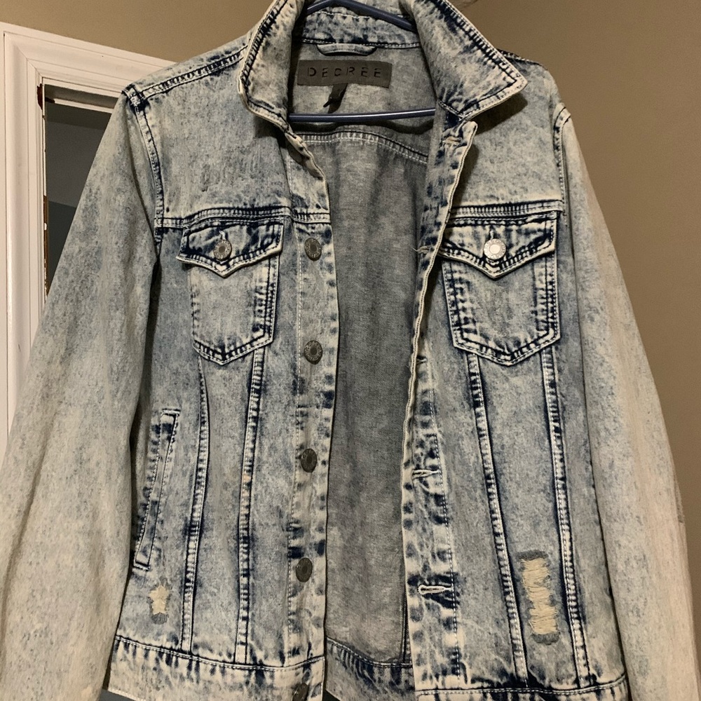 Decree men’s jean jacket size M.